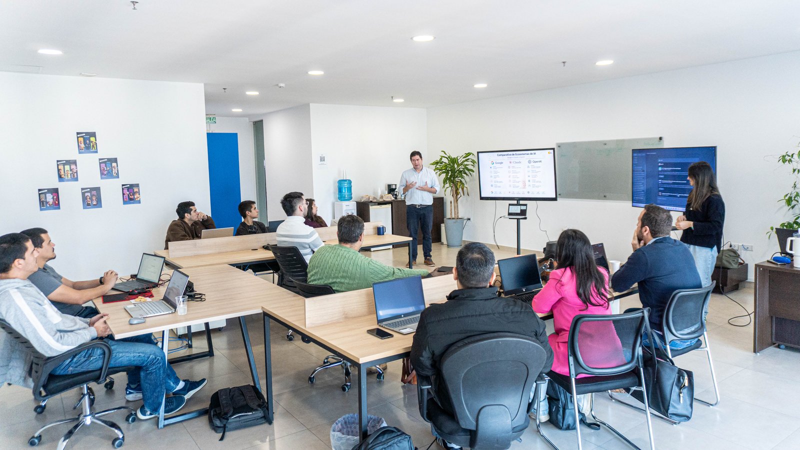 Mauricio Domínguez facilitando una edición anterior del curso